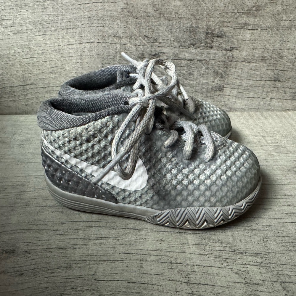 Nike Kyrie Sneakers